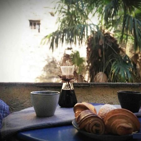 Studio Avec Terrasse Sur Cour, Authentique, Calme Avignon Luaran gambar