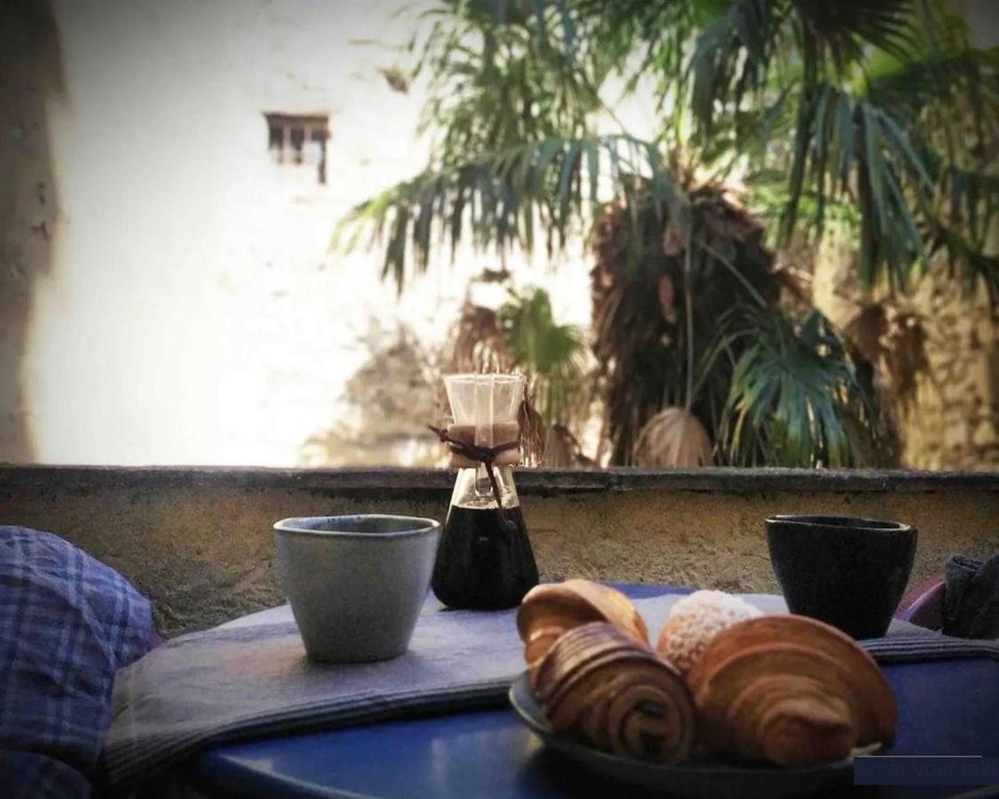 Studio Avec Terrasse Sur Cour, Authentique, Calme Avignon Luaran gambar
