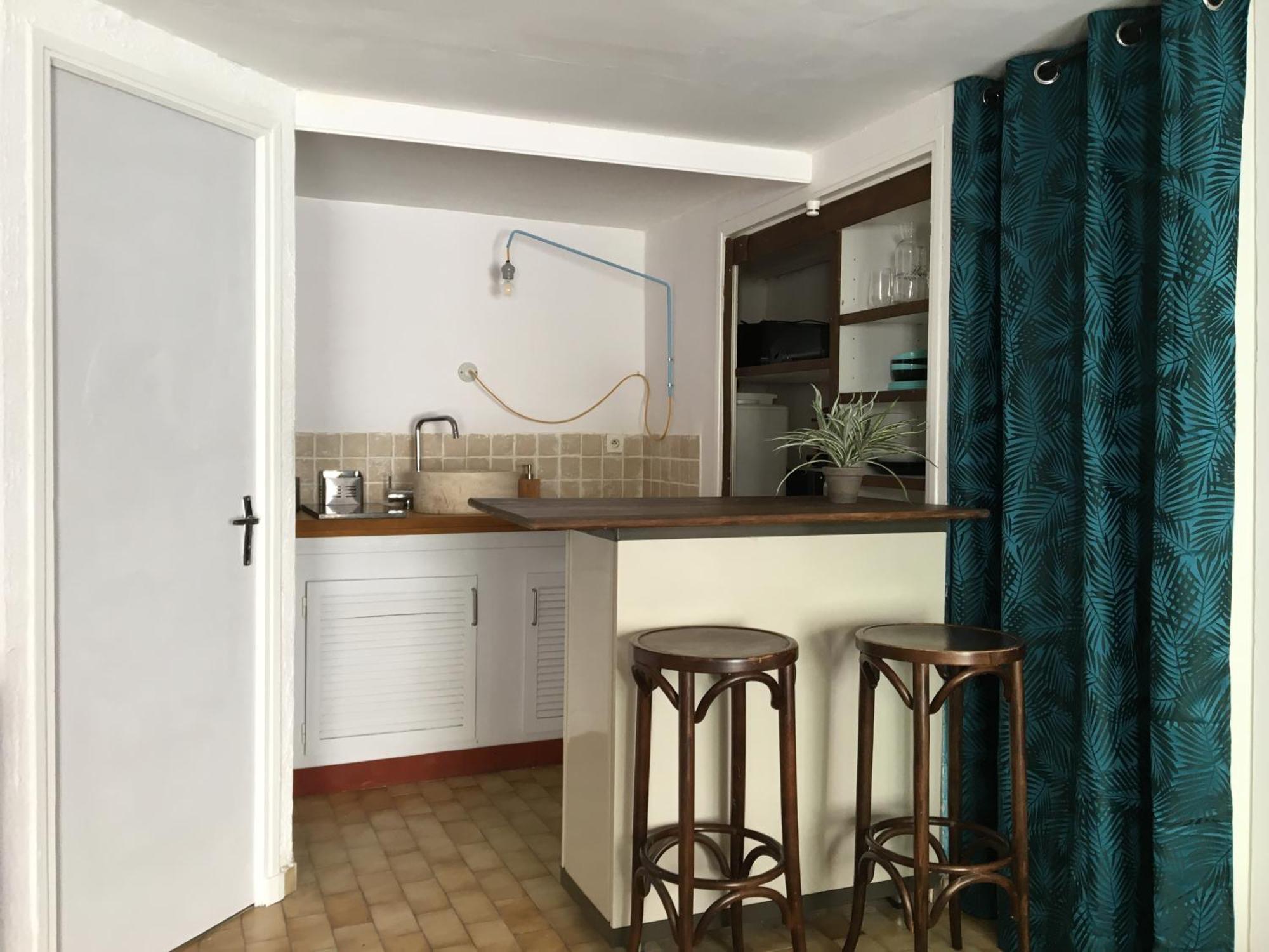 Studio Avec Terrasse Sur Cour, Authentique, Calme Avignon Luaran gambar